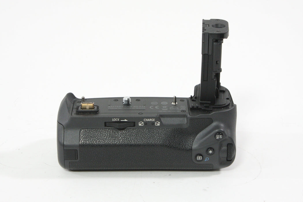 Canon EOS R w/Battery Grip BG-E22 - Shutter Count 62000 or less