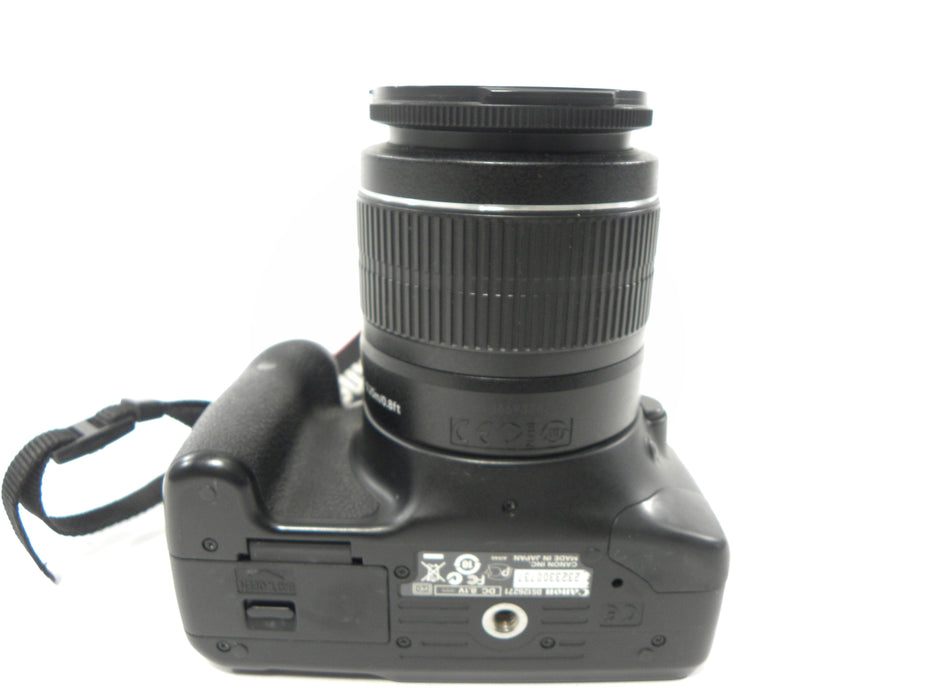 Canon EOS Rebel T2i 18.0mp Digital SLR w/EF-S 18-55 IS II Shutter Ct. 8,553