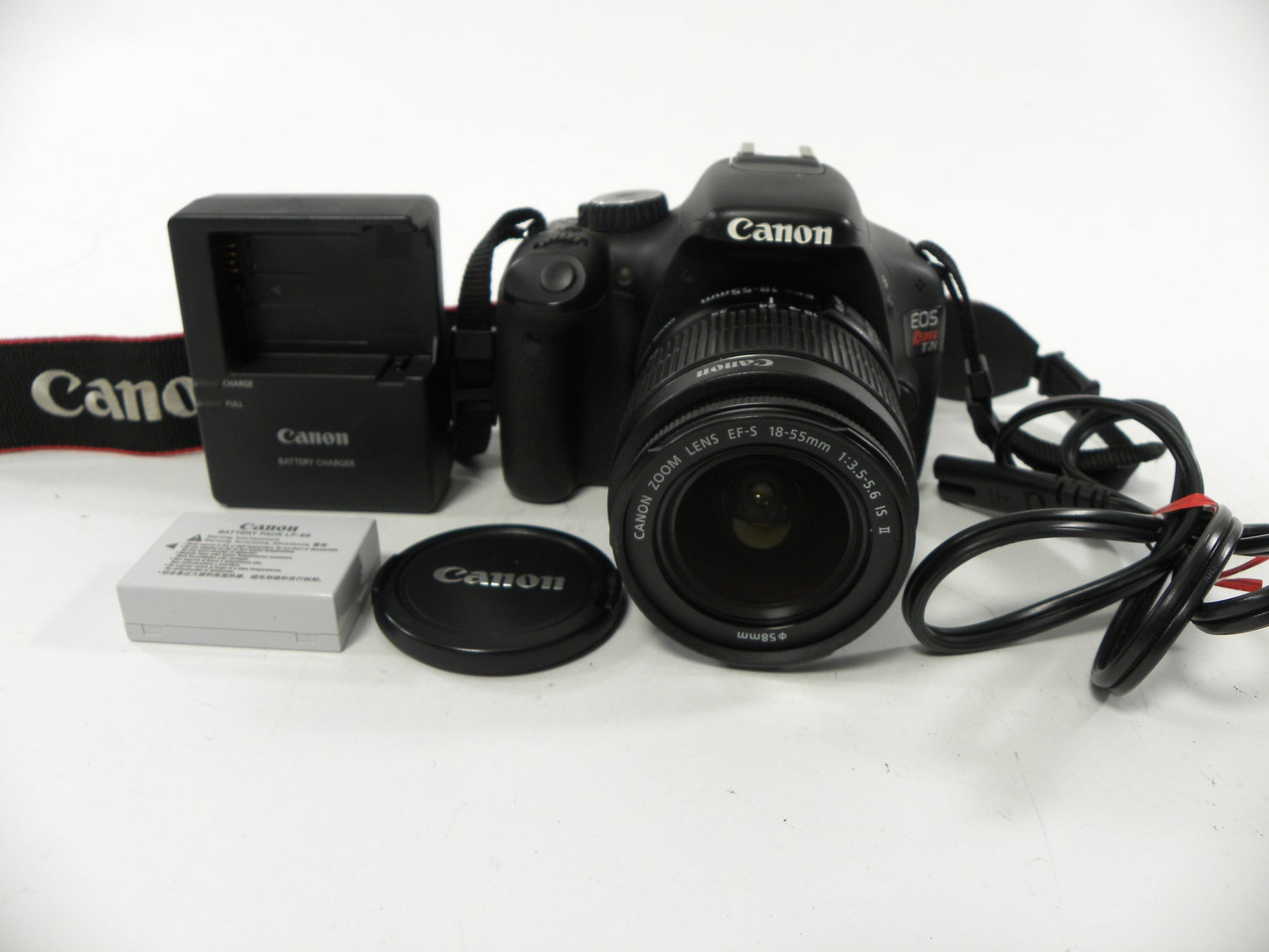 Canon EOS Rebel T2i 18.0mp Digital SLR w/EF-S 18-55 IS II Shutter Ct. 8,553