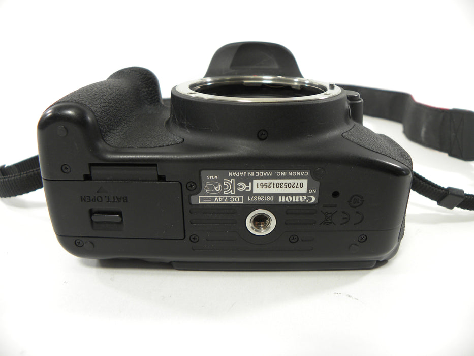Canon EOS Rebel T4i 18.0mp Digital SLR Body Only Shutter Ct. 15,104