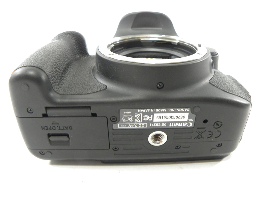 Canon EOS Rebel T4i 18mp Digital SLR Body Only Shutter Ct. 7,204
