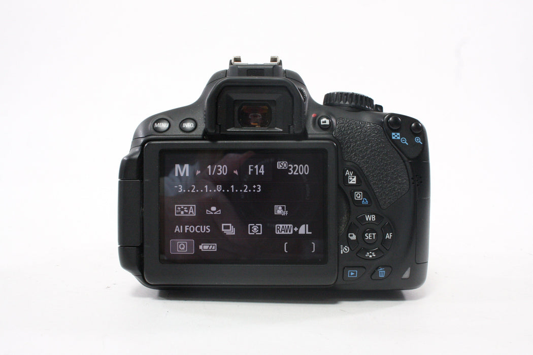 Canon EOS Rebel T4i DSLR Camera wtih 18-55mm f/3.5-5.6 IS II EF-S Shutter Count 12,396