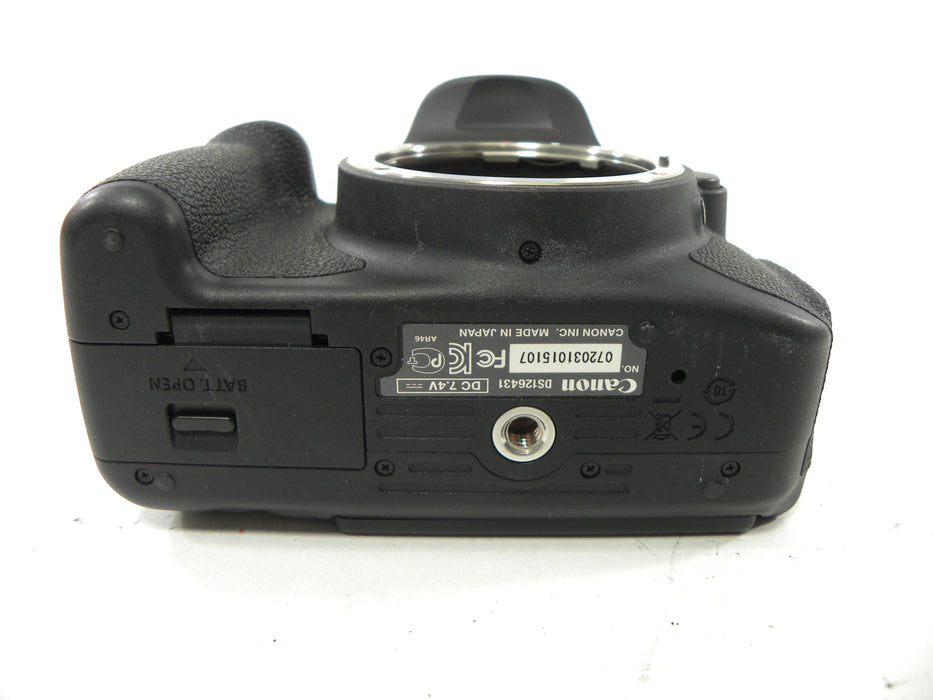 Canon EOS Rebel T5i 18.0mp Digital SLR body only Shutter Ct. 11,137