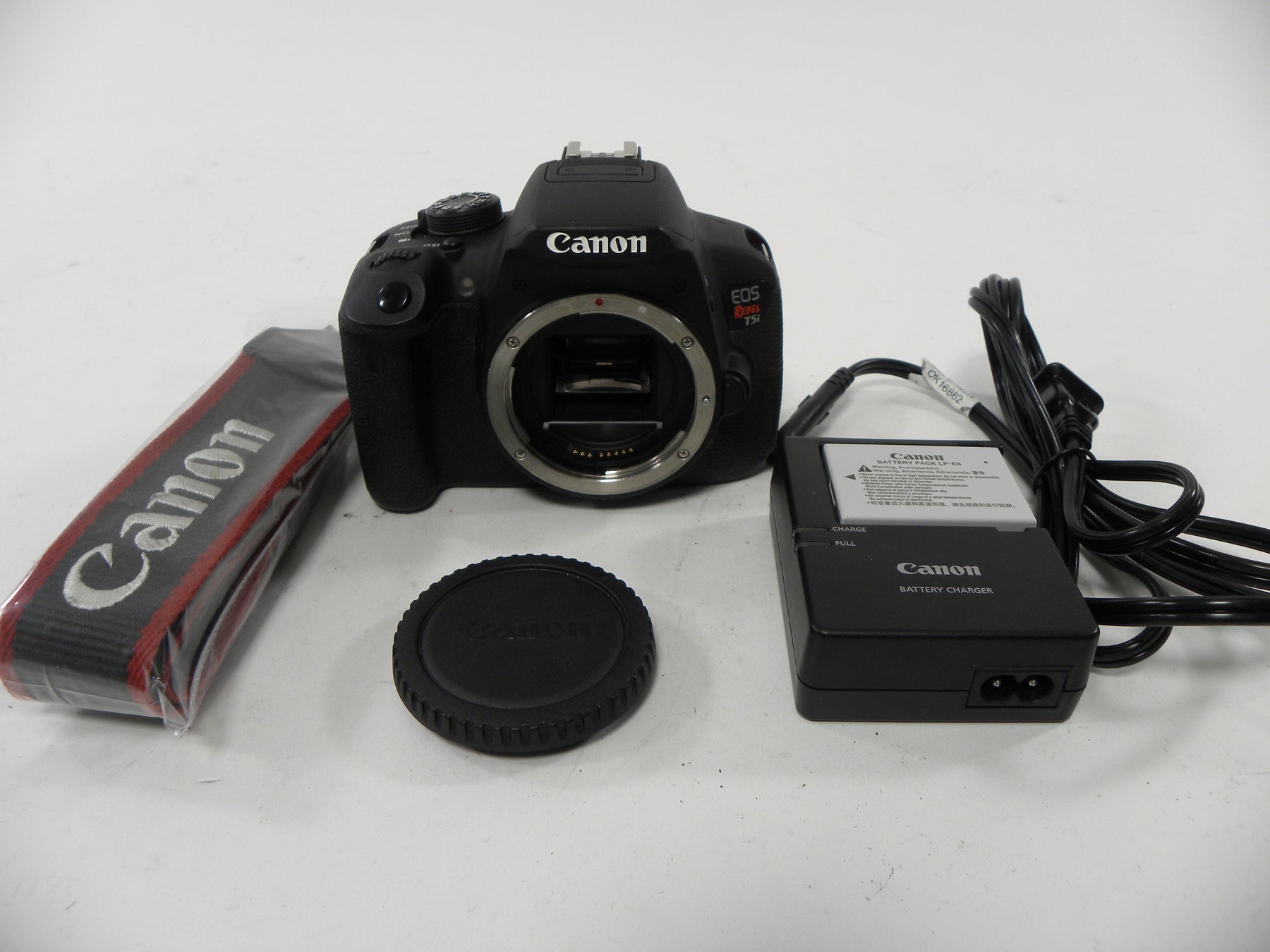 Canon EOS Rebel T5i 18.0mp Digital SLR body only Shutter Ct. 11,137