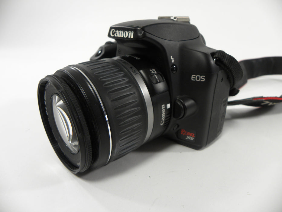 Canon EOS Rebel XS 10.1mp Digital SLR w/EF-S 18-55 II Shutter ct. 12,565