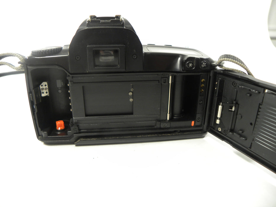 Canon EOS Rebel XS 35mm SLR w/Promaster 28-820mm f3.5-5.6