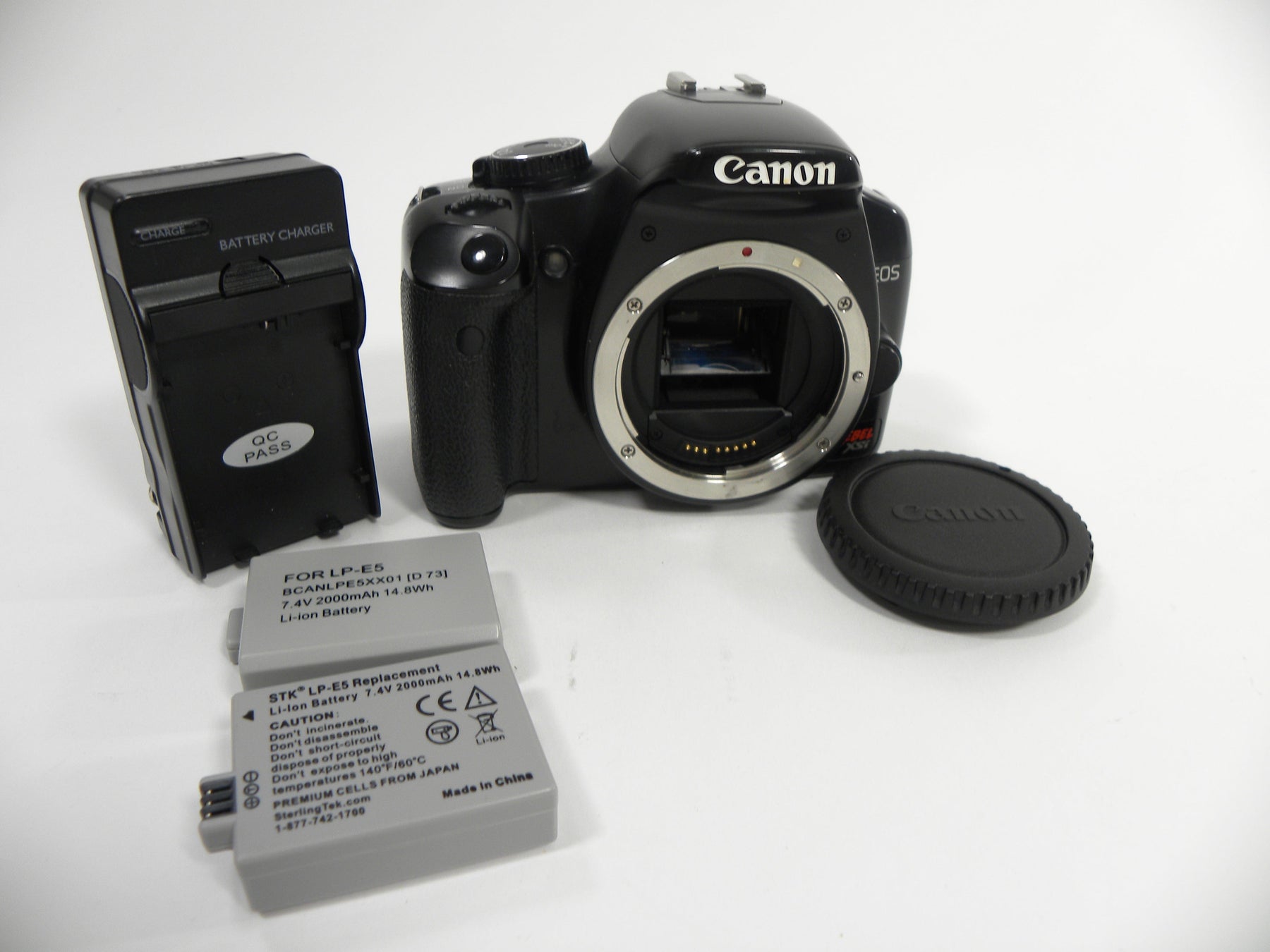 Canon EOS Rebel XSi 12.2mp Digital SLR Body Only shutter ct. 21,832