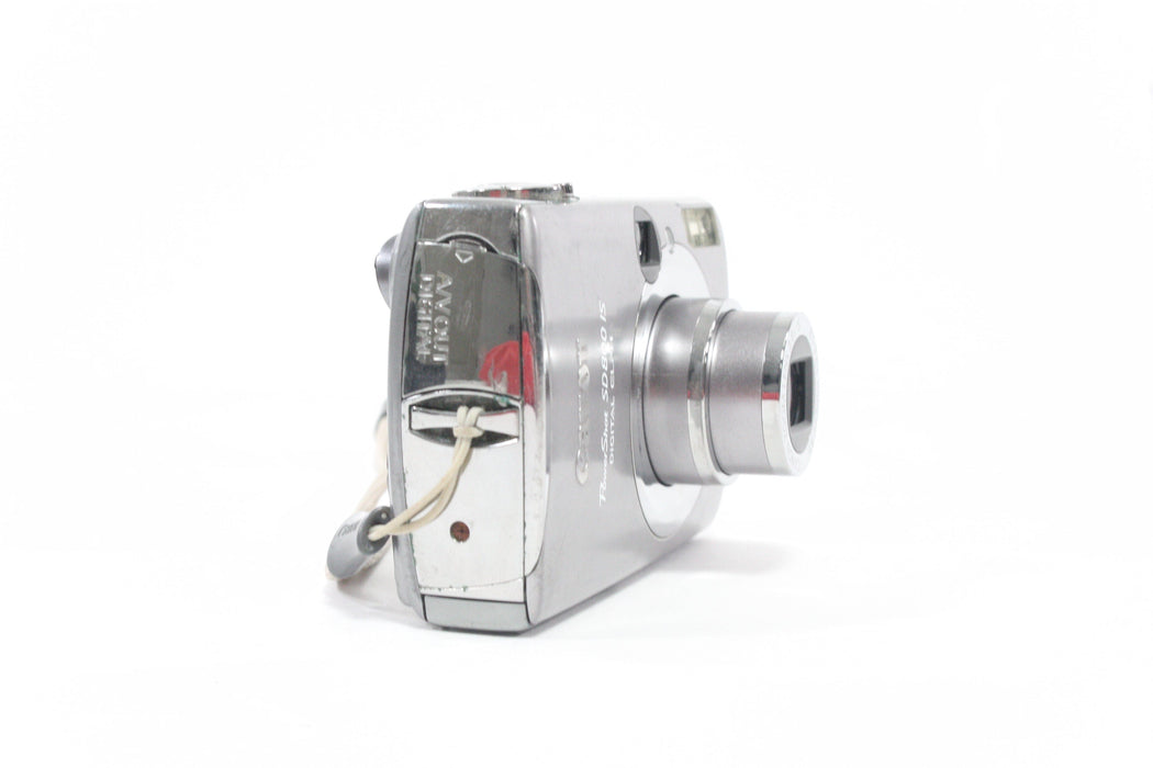 Canon PowerShot SD800 IS Elph Digital Camera 3x Zoom 7.1mp