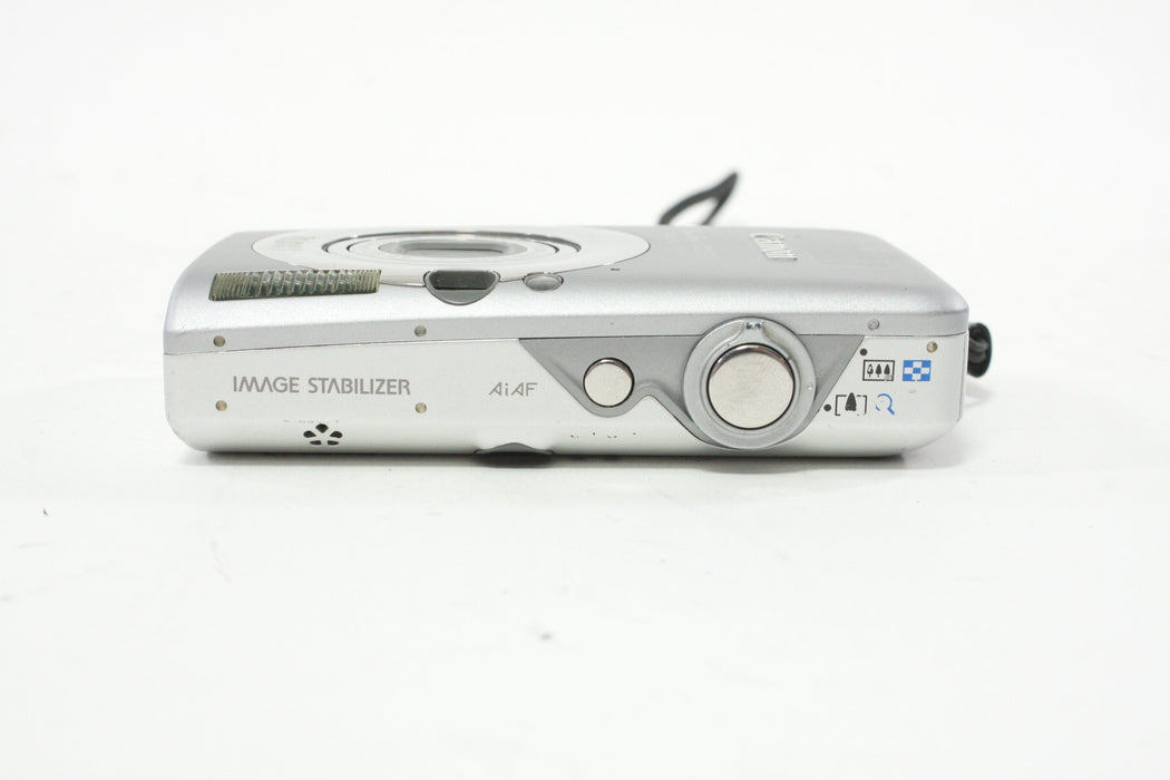Canon SD 1200 IS Digital Elph Point-and-Shoot Camera  3x Zoom10.0mp