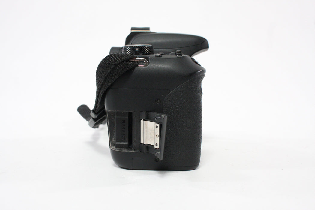 Canon T7i Digital SLR Camera Body with 18-55mm f/4-5.6 IS STM Lens with Shutter Count 53,460