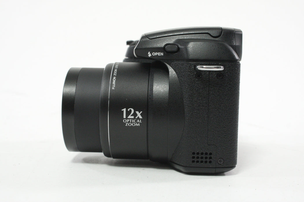 Fuji Finepix S1000 Digital Point-and-Shoot Camera 12x Zoom 10.0mp