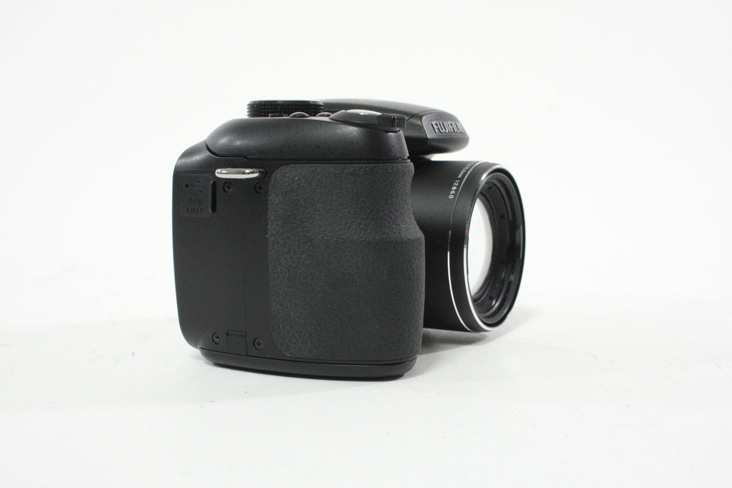 Fuji Finepix S1000 Digital Point-and-Shoot Camera 12x Zoom 10.0mp