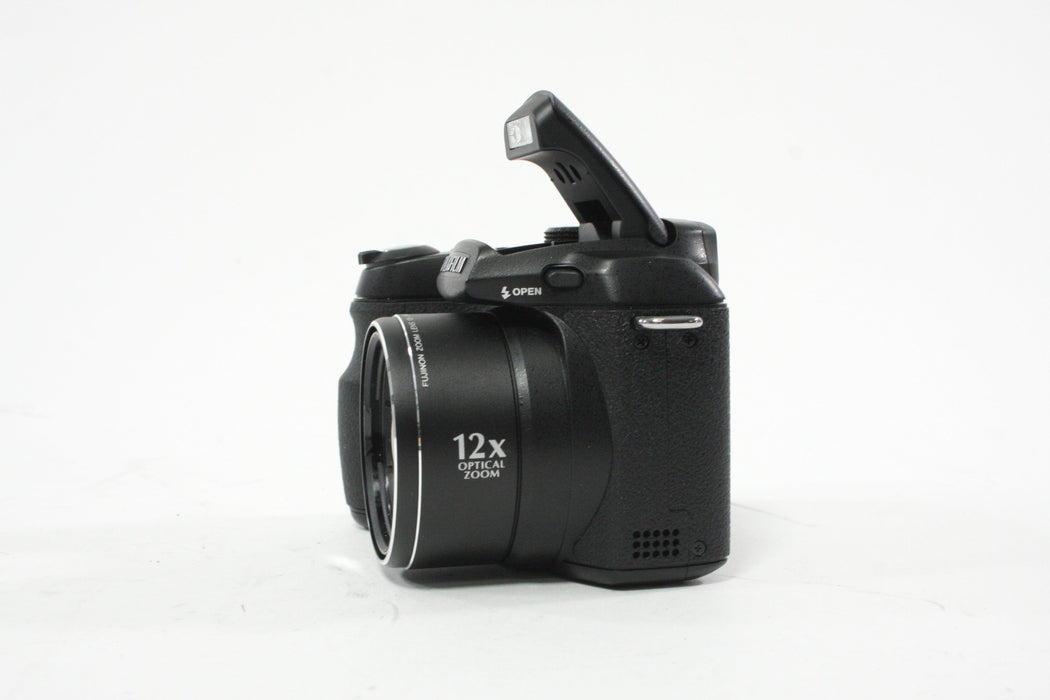 Fuji Finepix S1000 Digital Point-and-Shoot Camera 12x Zoom 10.0mp