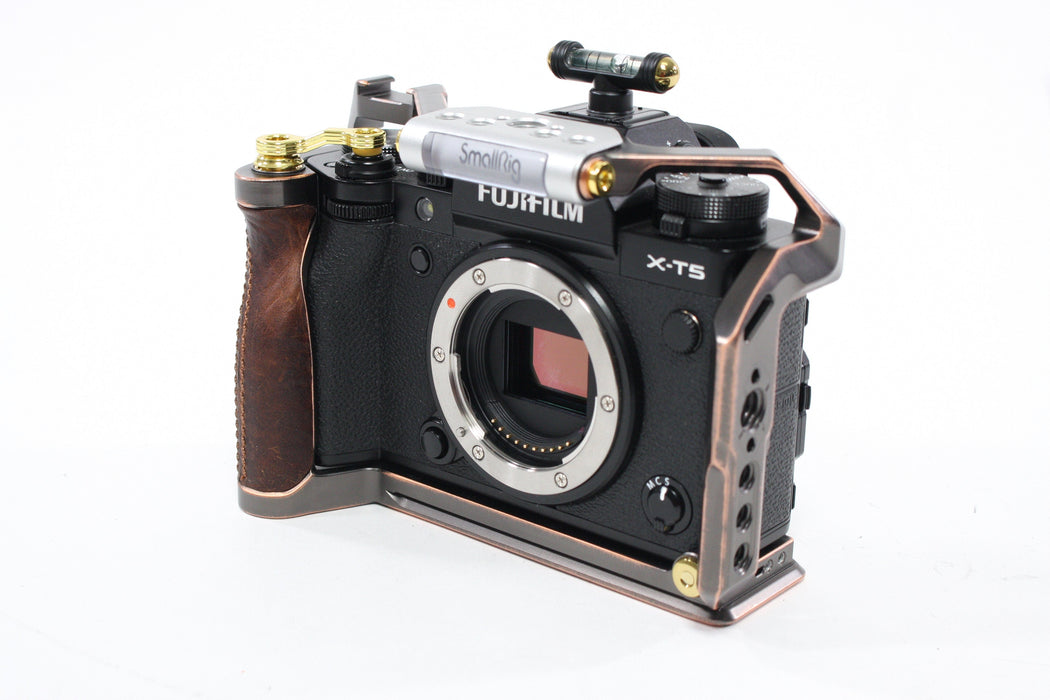 Fuji X-T5 Digital Mirrorless Camera Body with Cage  Shutter Count 941