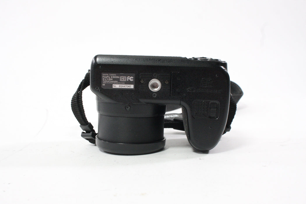 Fujifilm Finepix S1000FD Digital Camera 12x Zoom 10.0mp