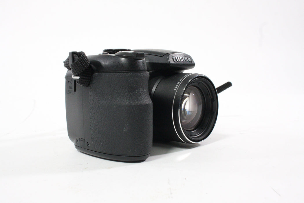 Fujifilm Finepix S1000FD Digital Camera 12x Zoom 10.0mp