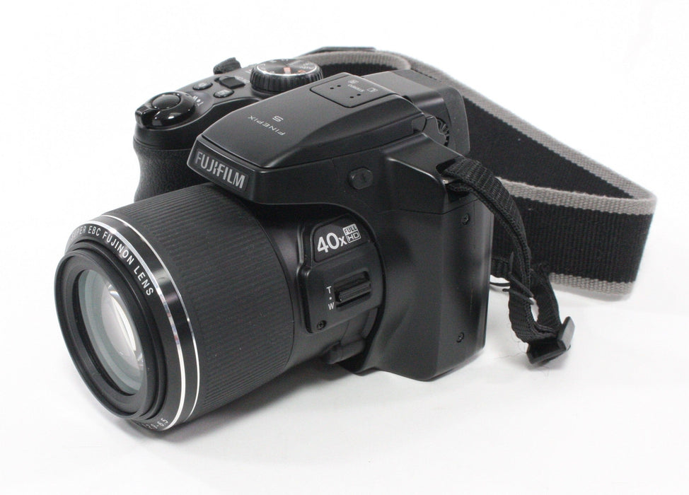 Fujifilm FinePix S8200 Digital Camera (incl case)