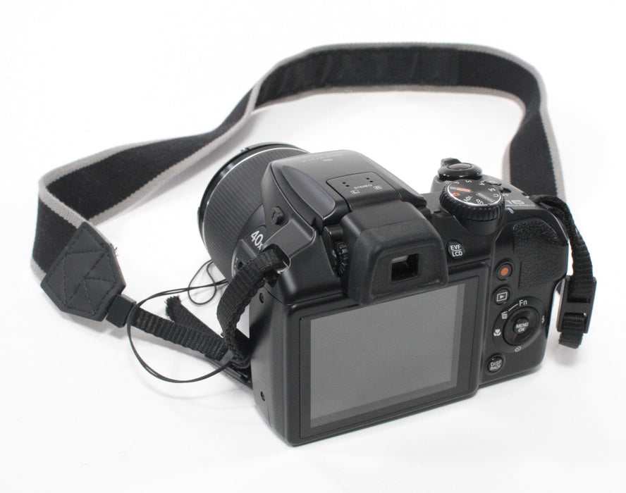 Fujifilm FinePix S8200 Digital Camera (incl case)