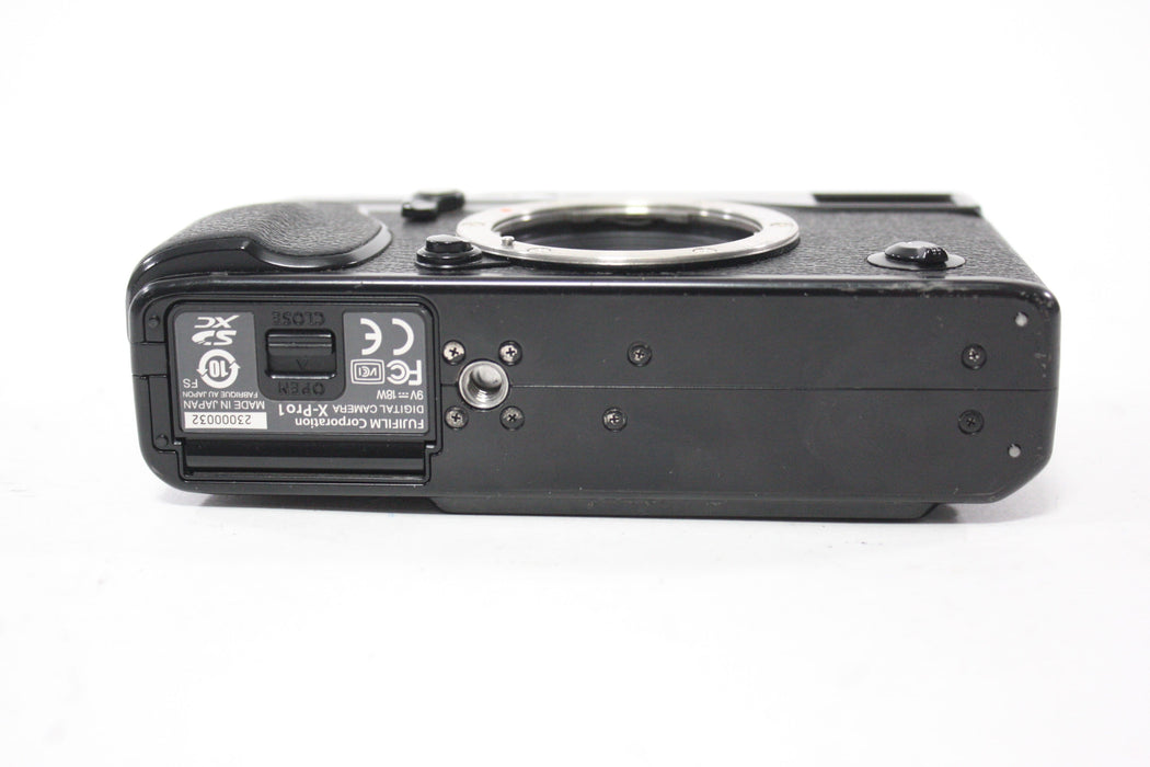 Fujifilm X-Pro1 Digital Mirrorless Camera (Please Read)