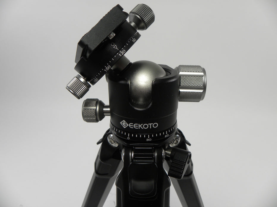 Geekoto Mecha Stand Mat Ultra Hellbat Tripod