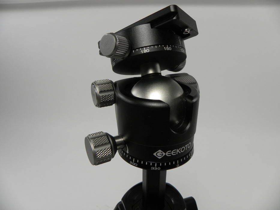 Geekoto Mecha Stand Mat Ultra Hellbat Tripod