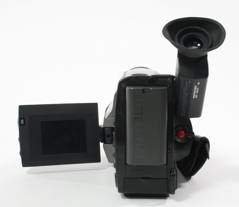 Hitachi VM-E545ELA 8mm Video Camcorder