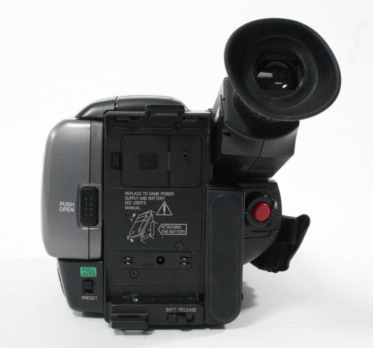 JVC GR-AXM4 VHS-C Camcorder