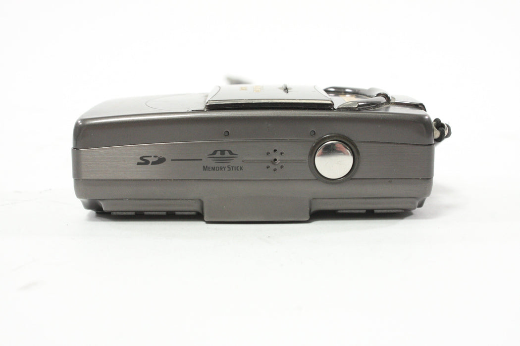 Konica Digital Revio KD-5002 3x Zoom 5mp Digital Point-and-Shoot