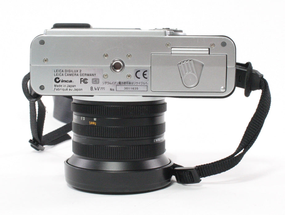 Leica Digilux 2 5mp with 28-90mm f/2.0-2.4 Fixed Lens