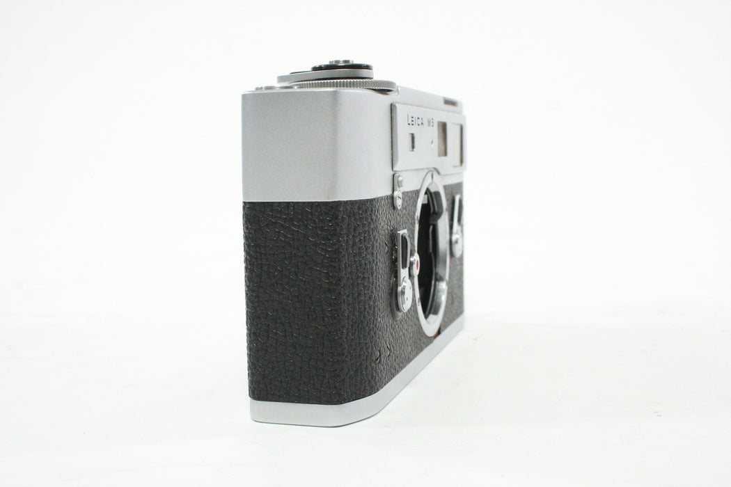 Leica M5 35mm Rangefinder Camera with built-in TTL includes Case
