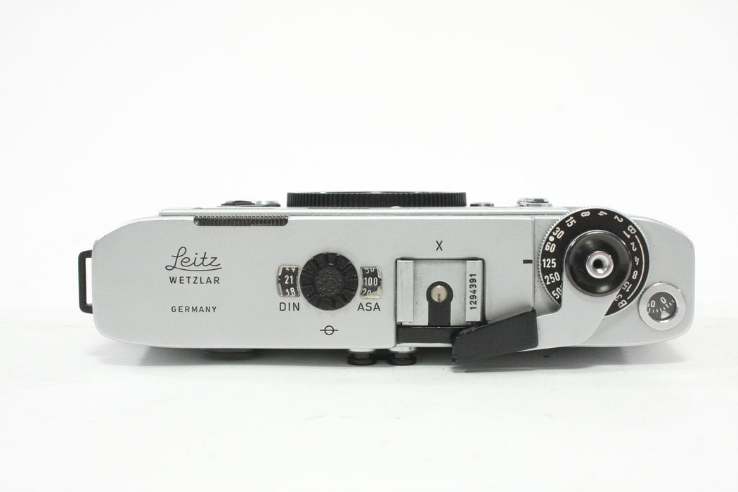 Leica M5 35mm Rangefinder Camera with built-in TTL includes Case