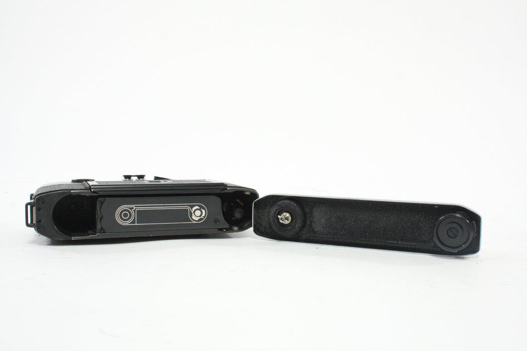 Leica M5 35mm Rangefinder Camera with built-in TTL includes Case