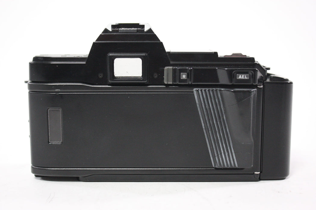 Minolta 7000 Maxxum 35mm SLR Camera with Minolta 35-70mm f/4 Maxxum Lens