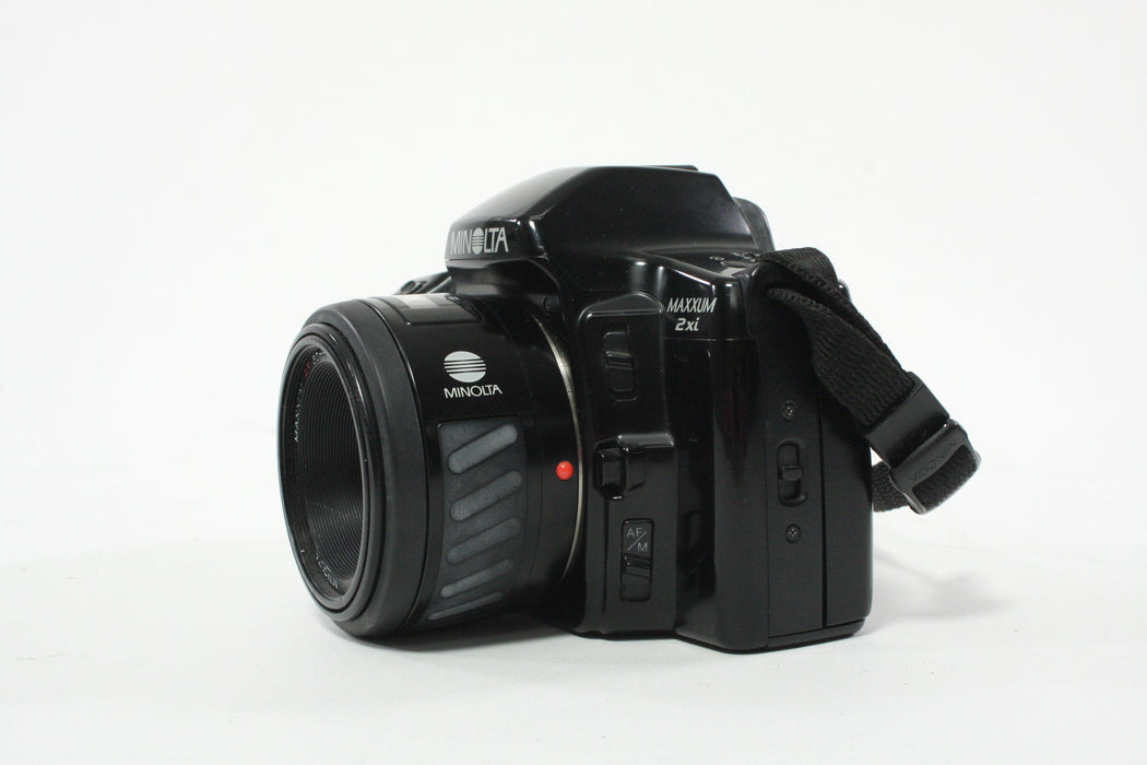 Minolta Maxxum 2xi 35mm SLR Camera with 50mm f/1.7 AF Lens