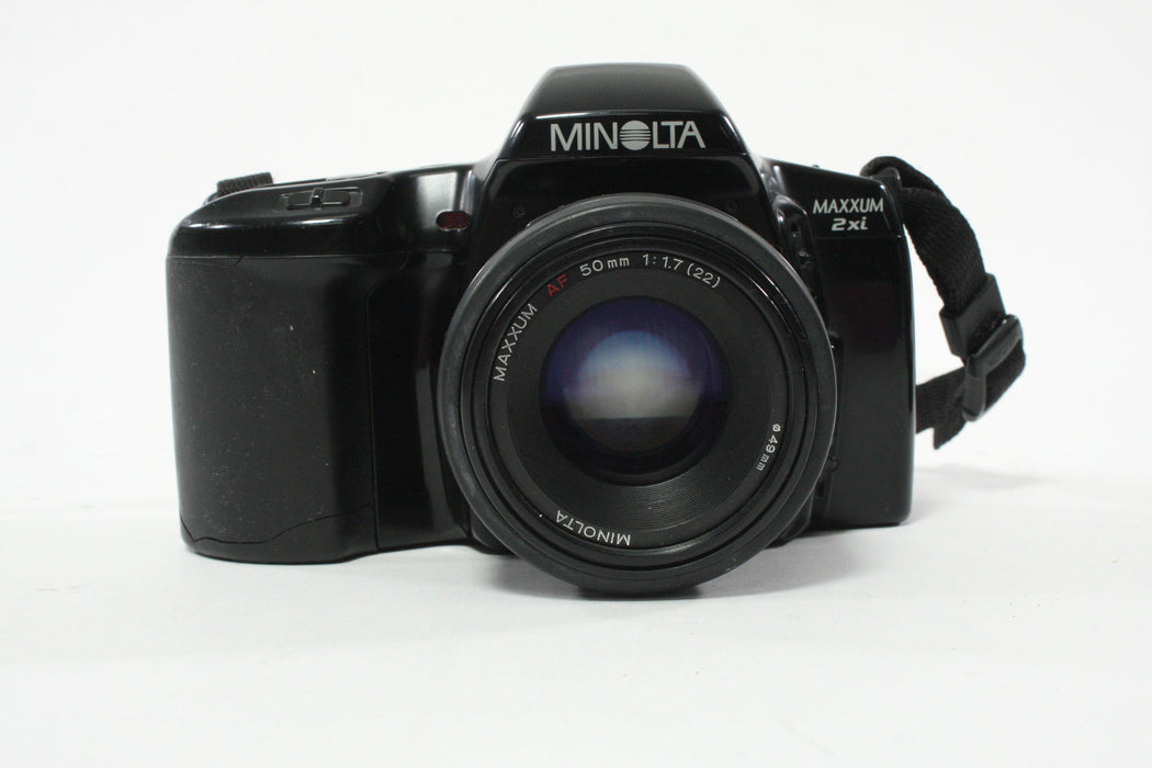Minolta Maxxum 2xi 35mm SLR Camera with 50mm f/1.7 AF Lens