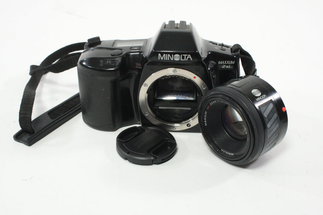 Minolta Maxxum 2xi 35mm SLR Camera with 50mm f/1.7 AF Lens