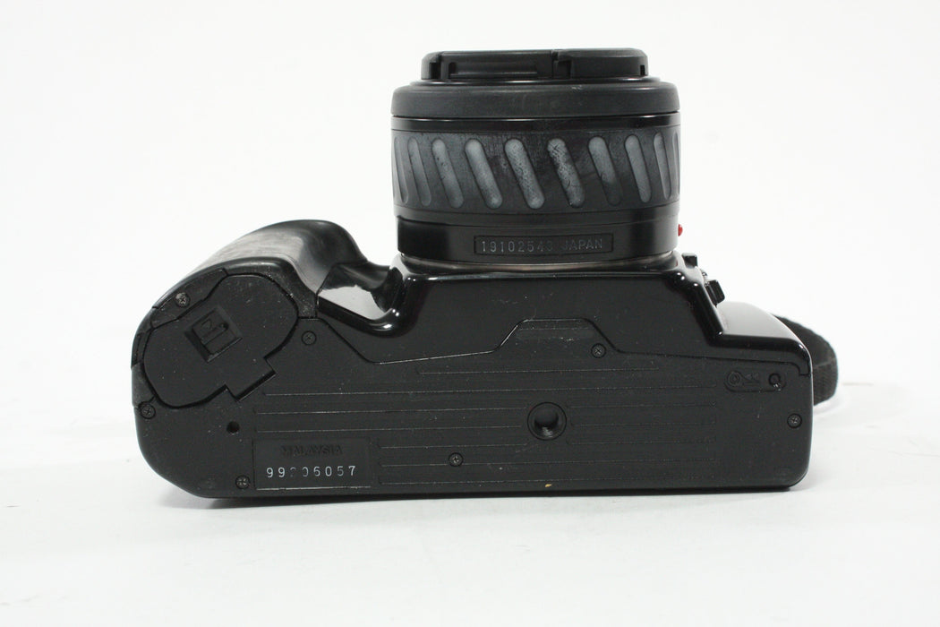 Minolta Maxxum 2xi 35mm SLR Camera with 50mm f/1.7 AF Lens