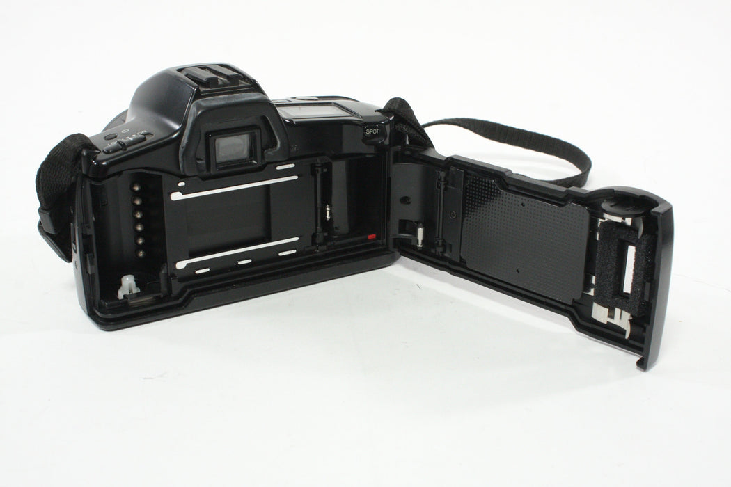 Minolta Maxxum 2xi 35mm SLR Camera with 50mm f/1.7 AF Lens