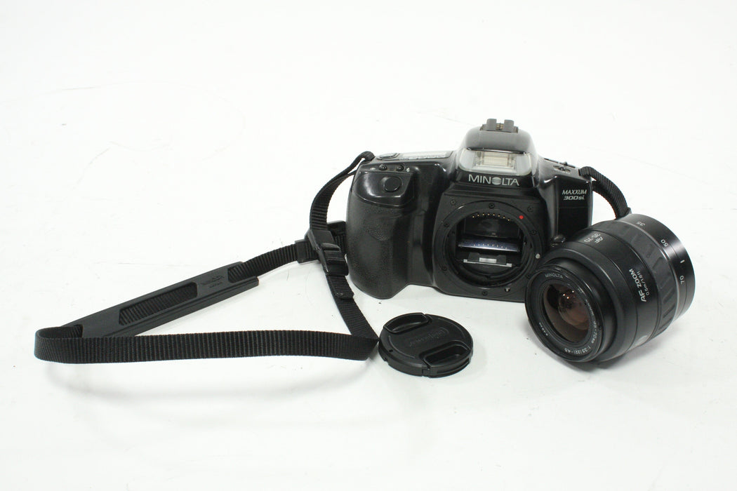 Minolta Maxxum 300si SLR Camera with 35-70mm f/3.5-4.5 Lens