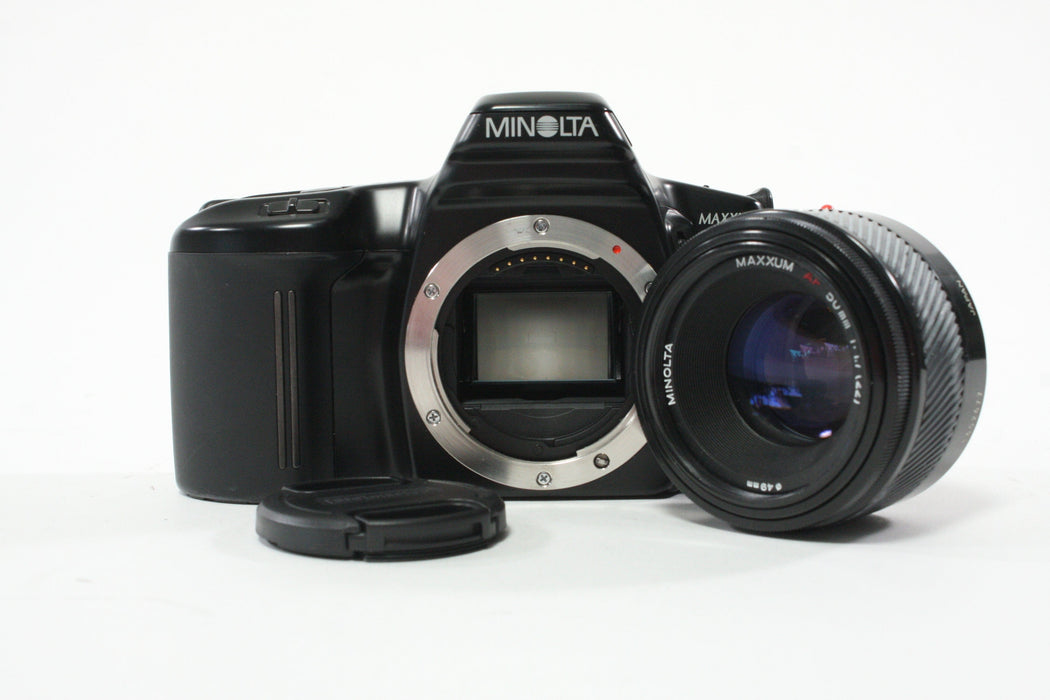 Minolta Maxxum 3Xi 35mm SLR Camera with 50mm f/1.7 Lens