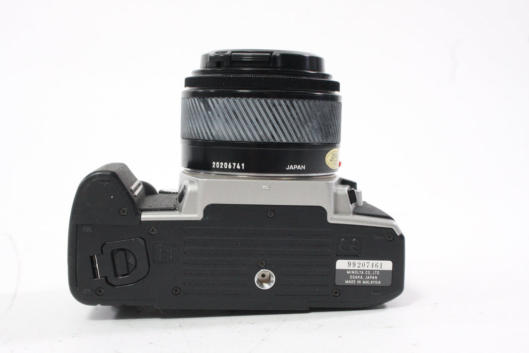 Minolta Maxxum 5 35mm SLR Camera with 50mm f/1.7 Lens