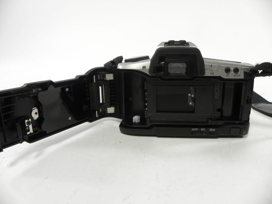 Minolta Maxxum 5 35mm SLR w/AF Zoom 28-80mm f3.5-5.6D