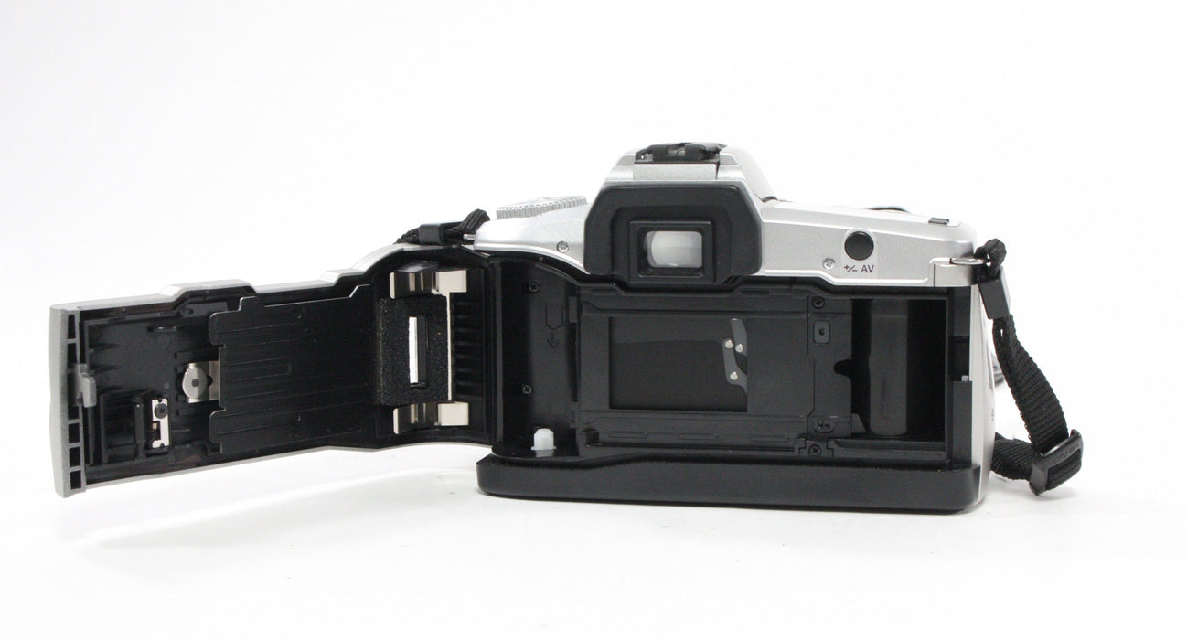 Minolta Maxxum 50 35mm Camera with 28-100mm f/3.5-5.6 Lens