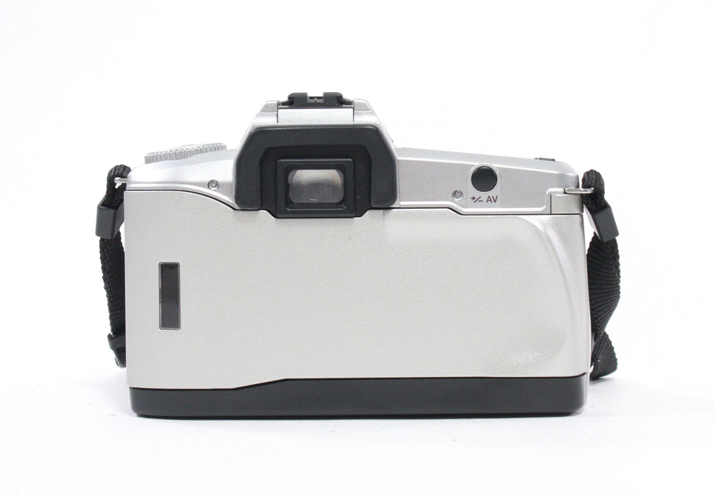 Minolta Maxxum 50 35mm Camera with 28-100mm f/3.5-5.6 Lens