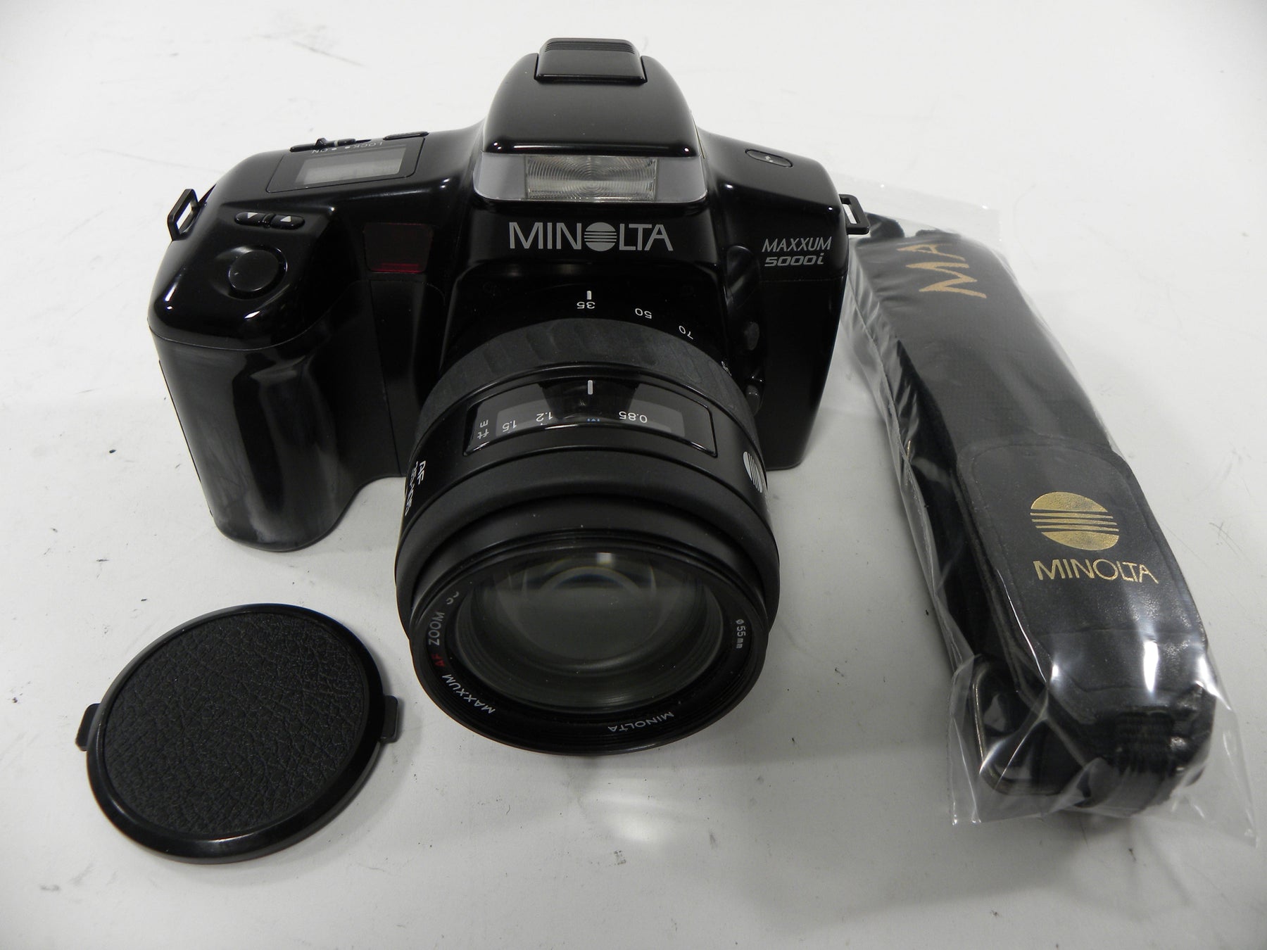 Minolta Maxxum 5000i 35mm SLR w/Maxxum Zoom AF 35-105mm f3.5-4.5