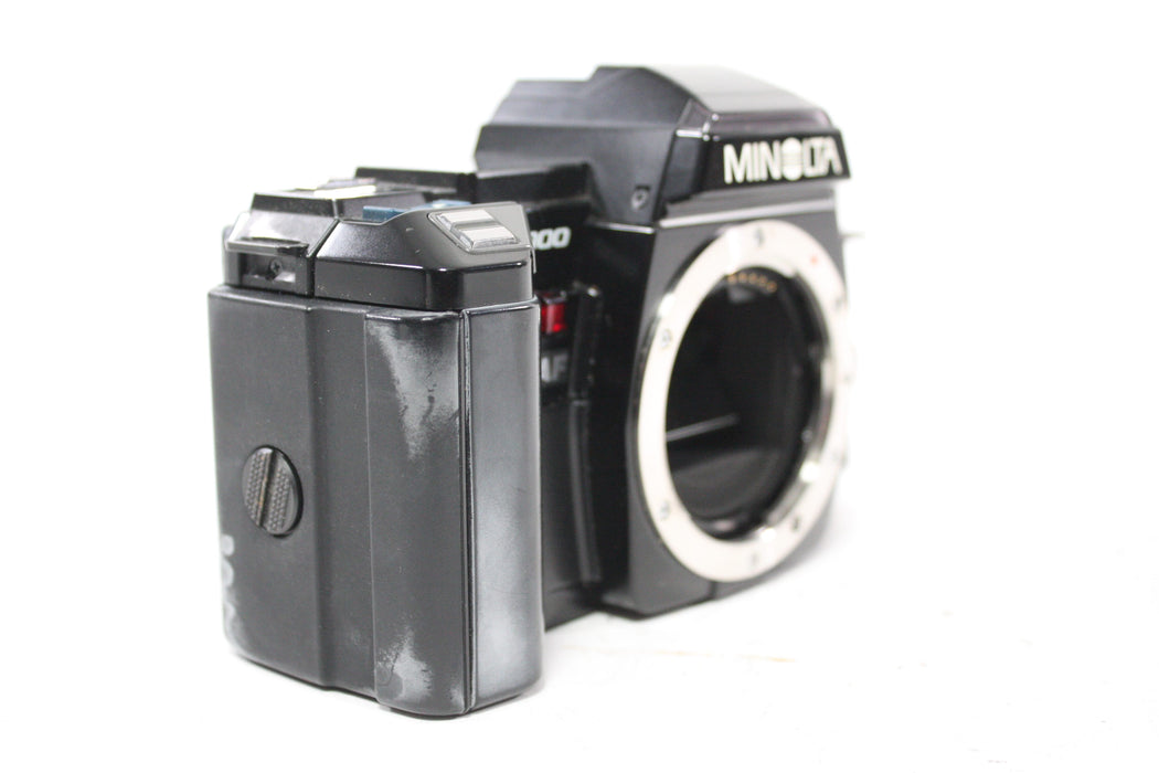 Minolta Maxxum 7000 AF 35mm SLR Camera with 28-85mm f/3.5-4.5 AF Zoom Lens