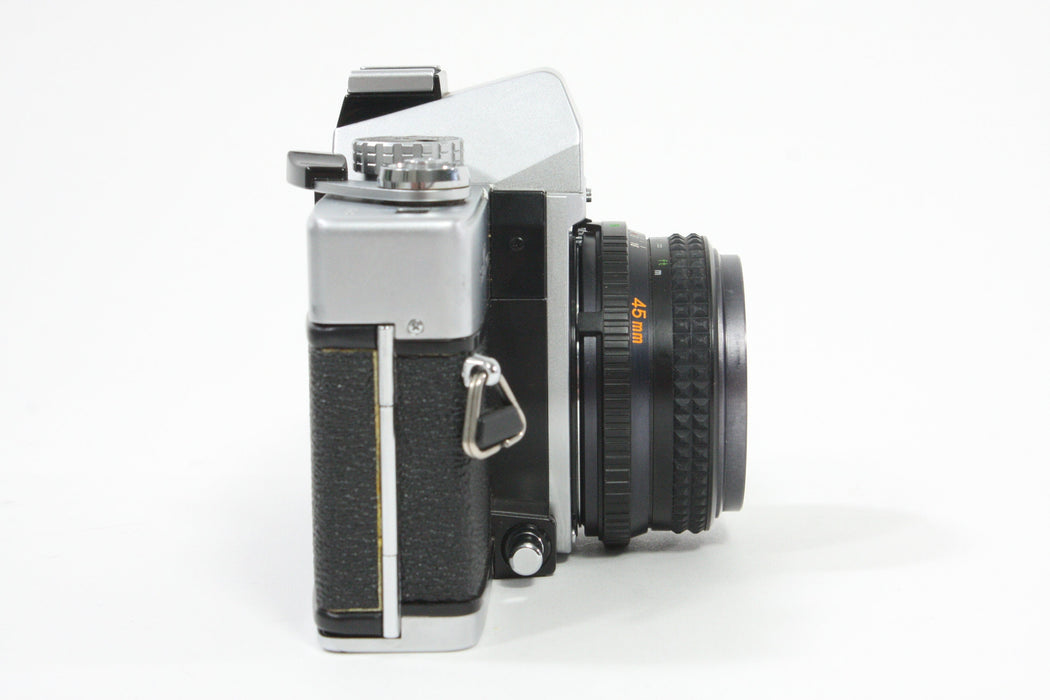 Minolta SRT-200 with 45mm f/2 Lens
