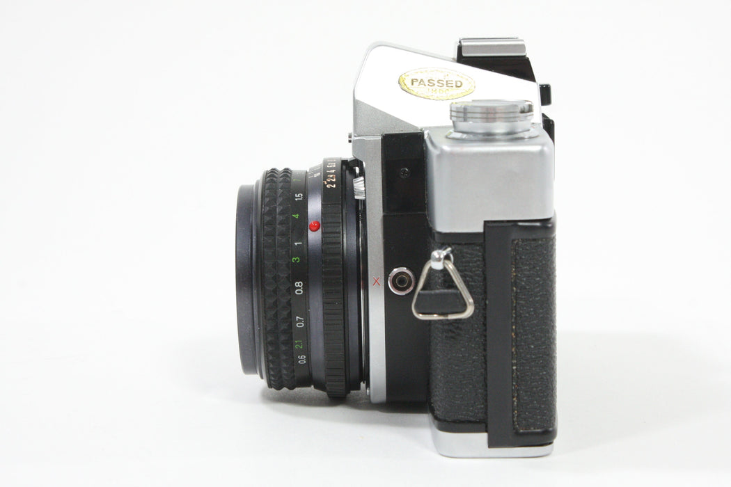 Minolta SRT-200 with 45mm f/2 Lens
