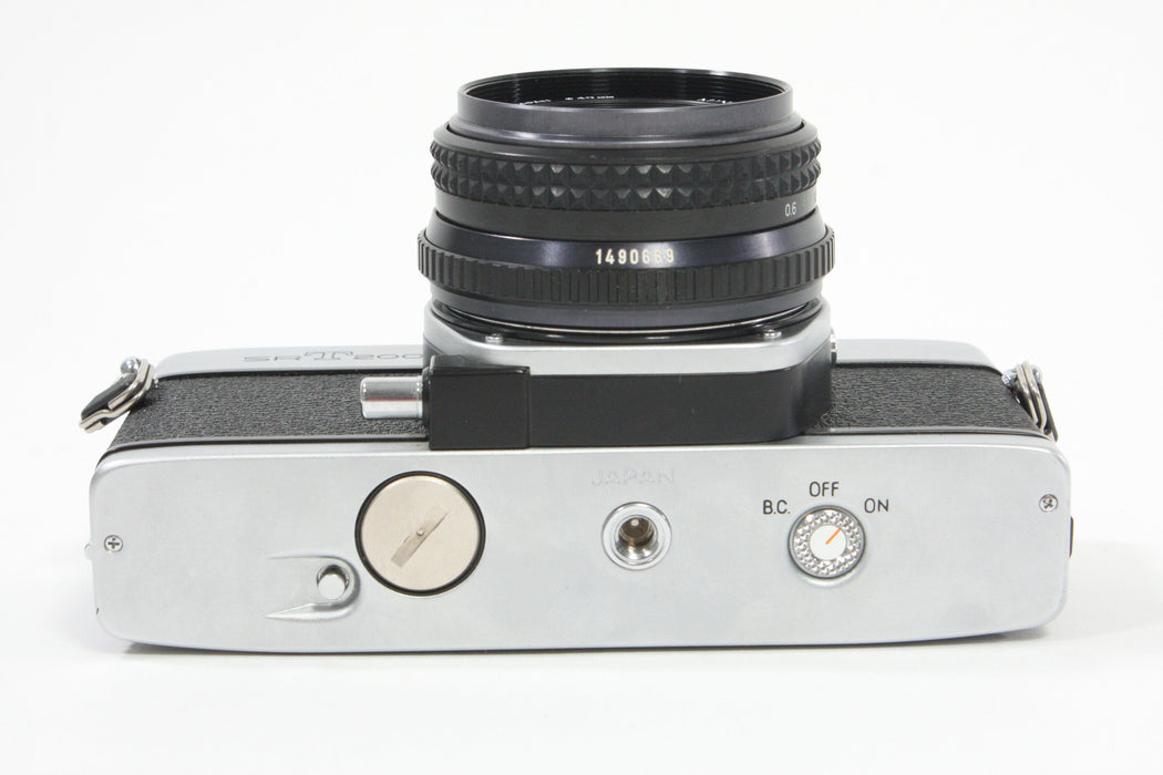 Minolta SRT-200 with 45mm f/2 Lens