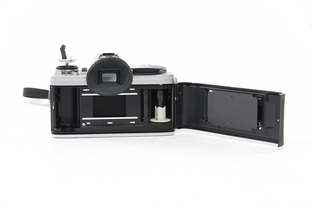 Minolta X-370 35mm SLR Camera with 50mm f/1.7 Lens